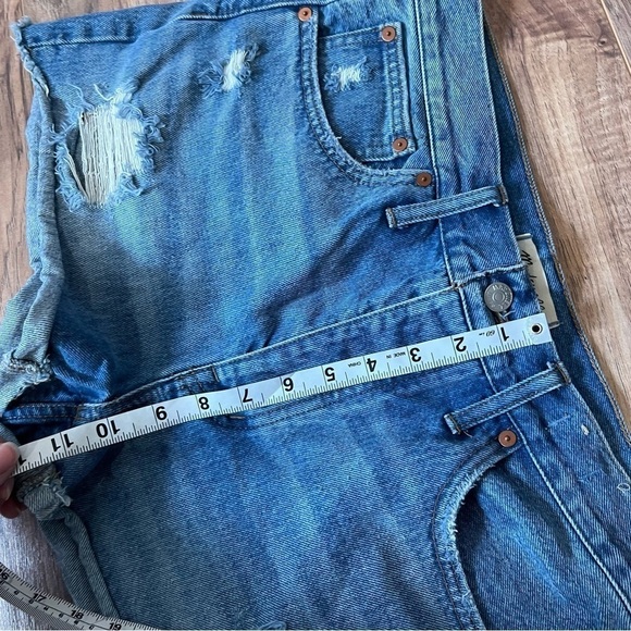 Madewell Relaxed Denim Shorts in Homecrest Wash: Ripped Edition - Picture 4 of 12